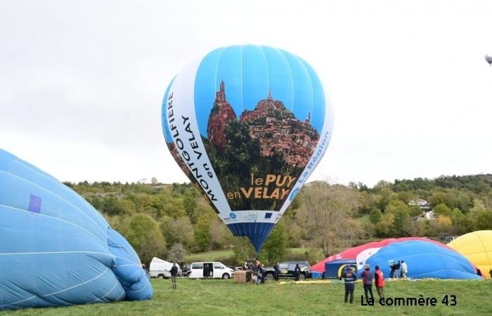 Look up, 50 hot air balloons are landing on Velay