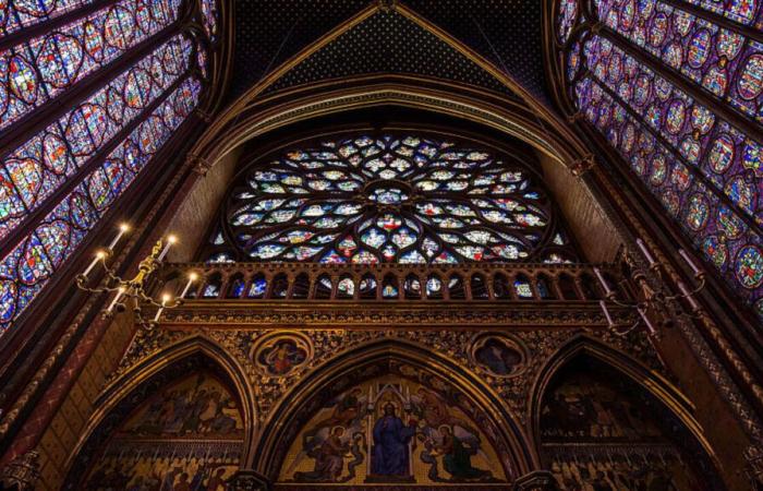 Controversy surrounding the creation of contemporary stained glass windows for Notre-Dame de Paris