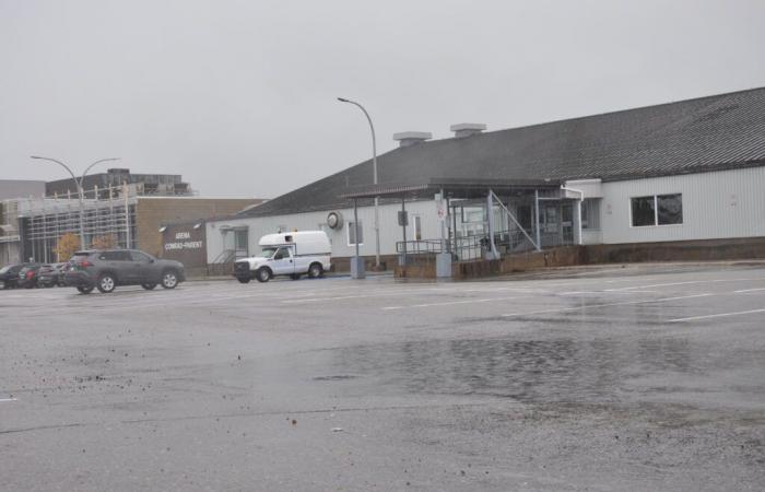 The old Conrad-Parent arena in Sept-Îles is still closed