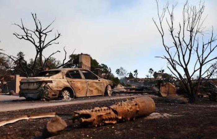 [EN IMAGES] More than a hundred homes destroyed by massive fire near Los Angeles