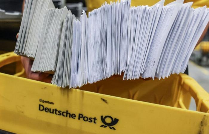 A German receives 1,700 letters from the tax authorities in one day by mistake because of the change to winter time