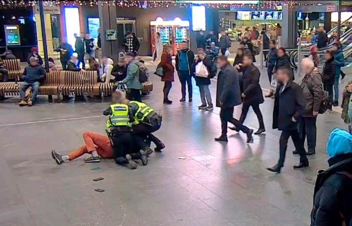 Mysterious “men in black” in Bern train station