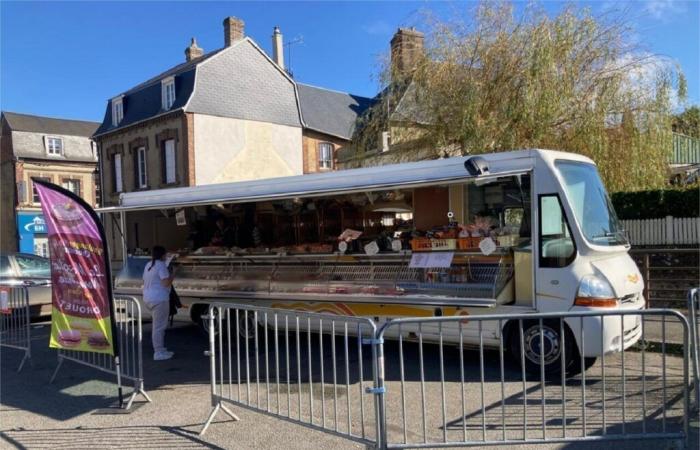 During the work, this Orne bakery welcomes its customers in the parking lot