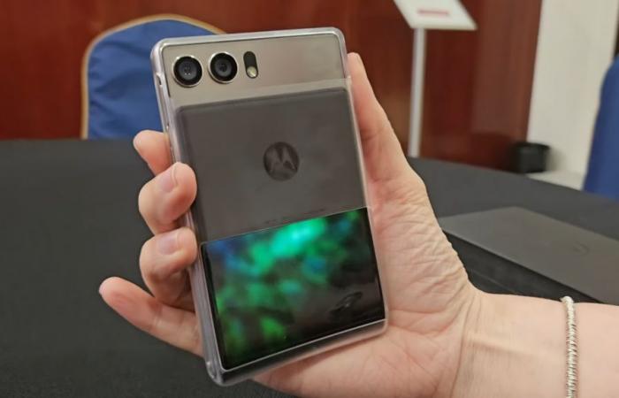 Motorola files patent for rollable smartphone display with dual fingerprint sensors