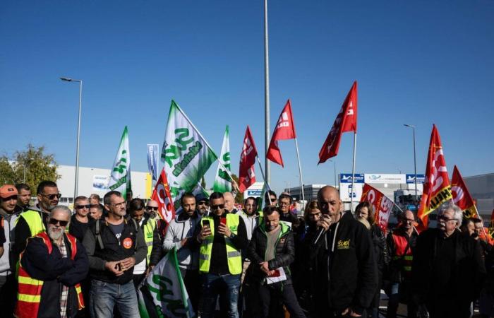 hundreds of demonstrators against the closure of the Cholet and Vannes factories, the minister of industry insulted