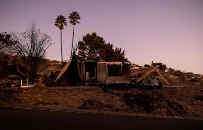 [EN IMAGES] More than a hundred homes destroyed by massive fire near Los Angeles