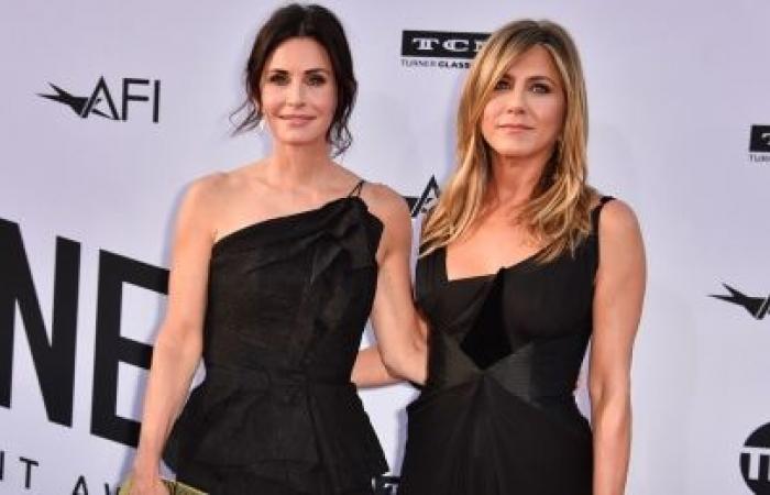 Courteney Cox says Jennifer Aniston took ‘Friends’ wardrobe items