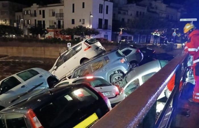 Floods in Spain: in Cadaquès, torrential rains transform the stream into a torrent, around thirty vehicles washed away