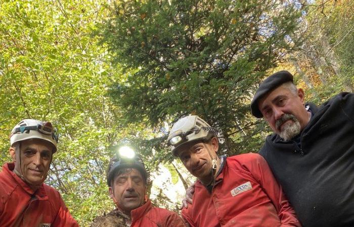 Lutin, the little dog who fell into a cavity, saved by cavers from Haute-Garonne.