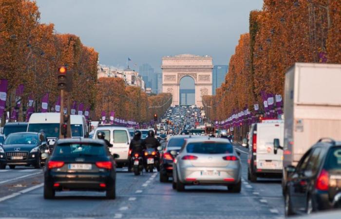 Why is it going to be a mess to get around Paris this weekend?