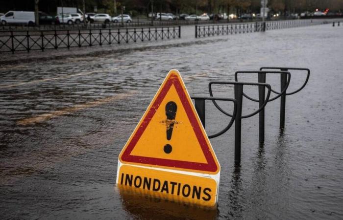 Two departments placed on orange vigilance for rain-floods and thunderstorms