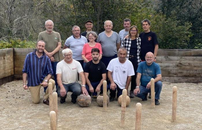 Sengues. Bowlers on display in Cantal