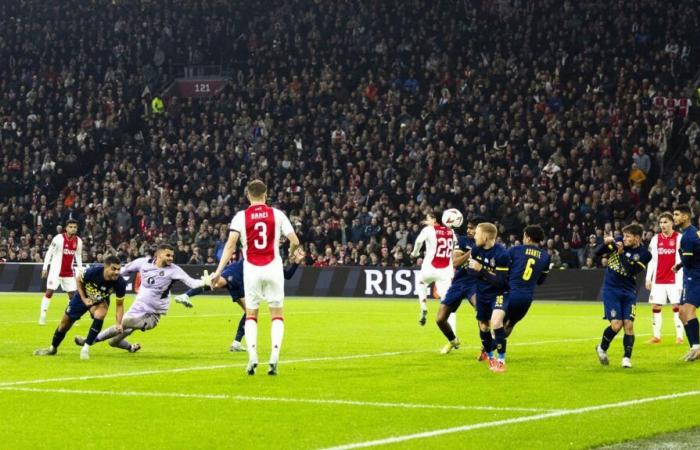 In Amsterdam, violence breaks out on the sidelines of a match between Ajax and Maccabi Tel-Aviv, Benjamin Netanyahu sends two rescue planes