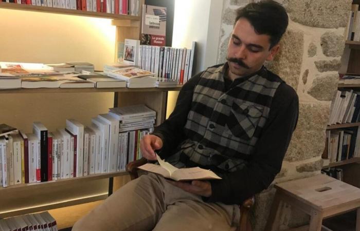 he set up his entire bookstore by bargain hunting