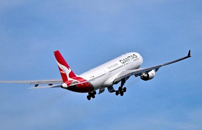 Qantas plane forced to make emergency landing in Sydney