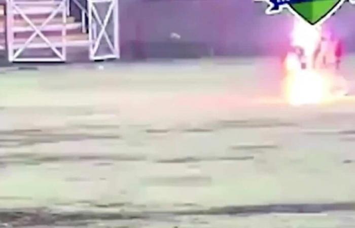 [VIDÉO] Soccer player dies struck by lightning during match in Peru