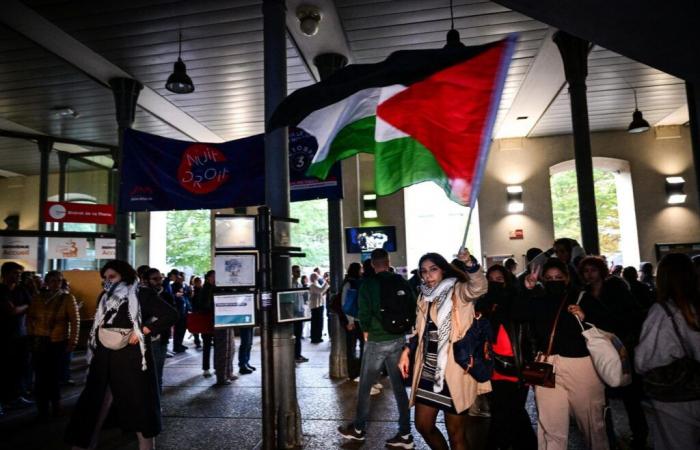 Tags and pro-Palestinian demonstration against the coming of Yaël Braun-Pivet to a university in Lyon