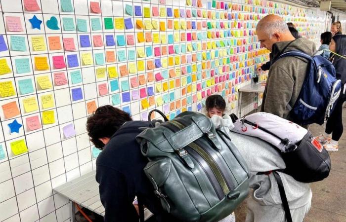 [PHOTOS] Election of Donald Trump: “Post-it therapy” returns to the New York subway