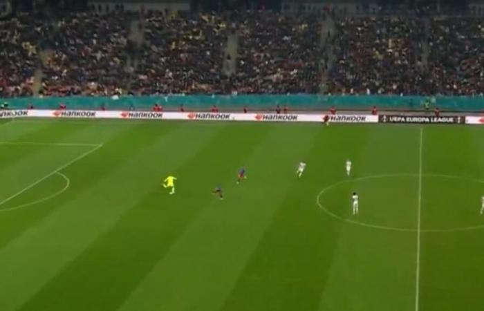 Steaua Bucharest's incredible gag goal against Midtjylland