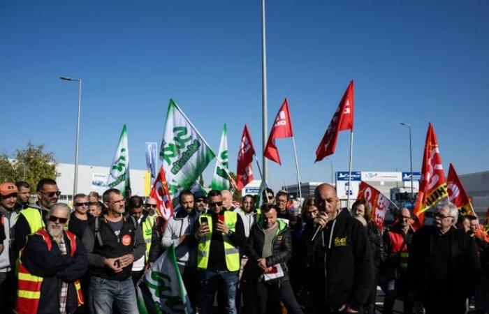 hundreds of demonstrators against the closure of the Cholet and Vannes factories, the minister of industry insulted