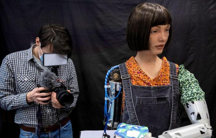 The work of a humanoid robot is sold at auction