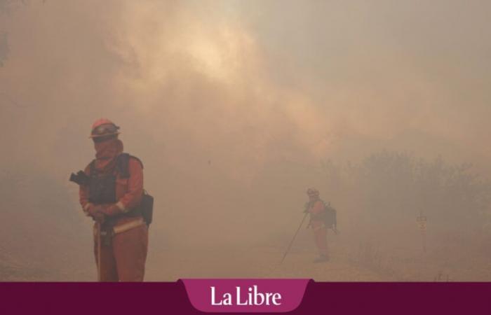 Violent fire near Los Angeles, thousands of people evacuated