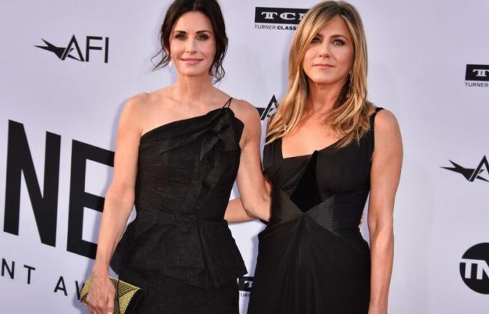 Courteney Cox says Jennifer Aniston took ‘Friends’ wardrobe items