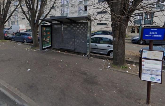 three young people injured with knives during a fight at a bus stop