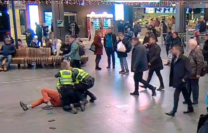 Mysterious “men in black” in Bern train station