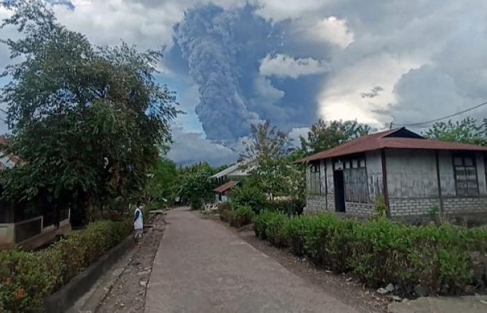 A volcano unleashes: 7 eruptions, 8 km of ashes and several deaths