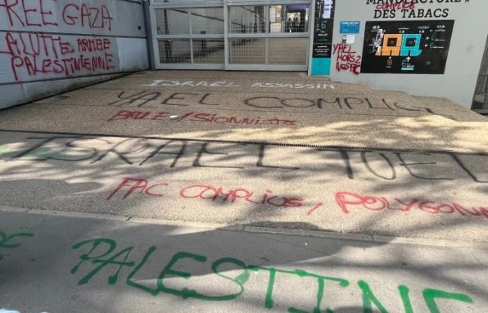 Tags and a demonstration against the arrival of Yaël Braun-Pivet at the University of Lyon-3