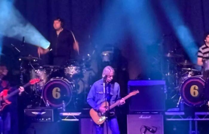 Paul Weller tells Liverpool crowd ‘I will give up’ before show turning point