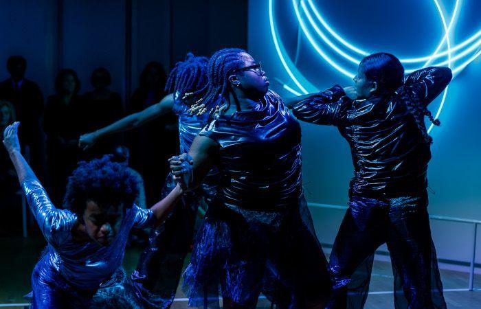 In(e) the light – EDF Group Foundation – Dances with the pen – Dance news