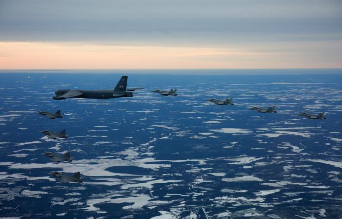 Nuclear-Capable US Bomber Trains on NATO Flank Near Russia