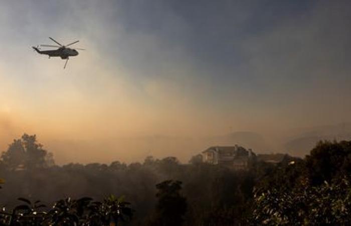 Near Los Angeles, more than a hundred houses destroyed by a large fire