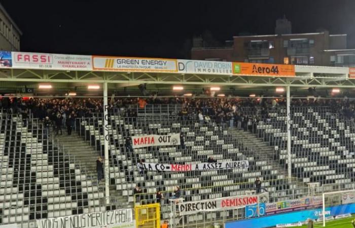 T4 supporters came to sing against the management of Sporting de Charleroi before the reception of Westerlo (video)