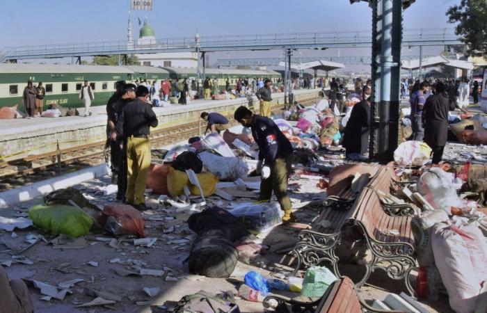 At least 25 dead in explosion on train station platform