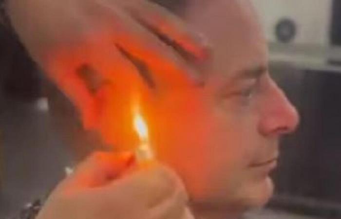 Bart De Wever waxes his ears… with a lighter! (video)