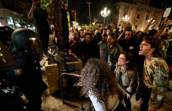 In Spain, tens of thousands of demonstrators to denounce flood management