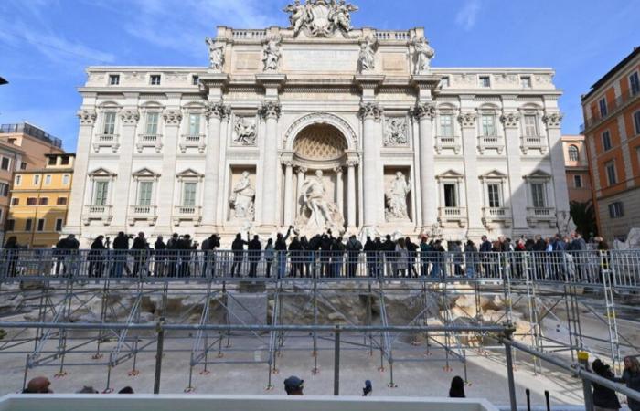 The Trevi Fountain has a temporary footbridge: “A unique point of view”