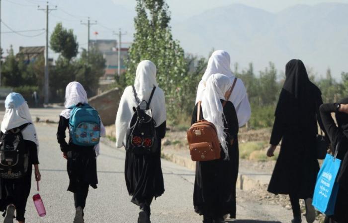 Women banned from speaking to each other in Afghanistan: the Taliban deny