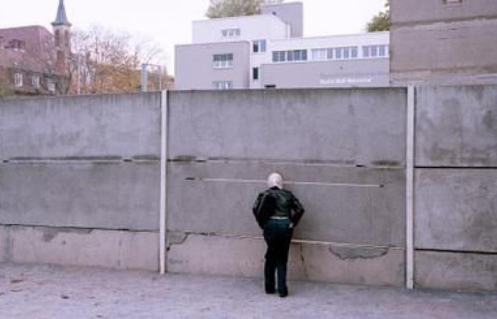 In the footsteps of the fragments of the Berlin Wall, thirty-five years after its opening