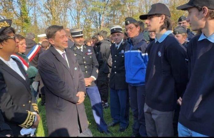 the minister speaks with the Cadets of the Haute-Marne gendarmerie