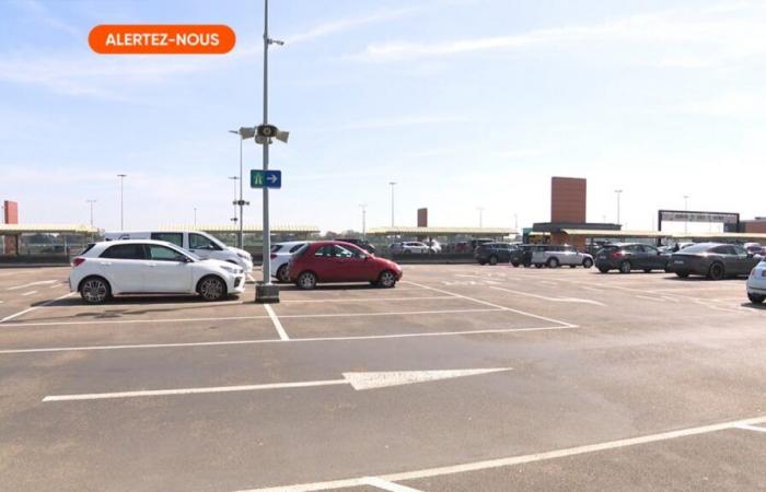 Alexianne has to pay 10 euros for her parking space while she paid 3 euros the day before, Charleroi airport explains