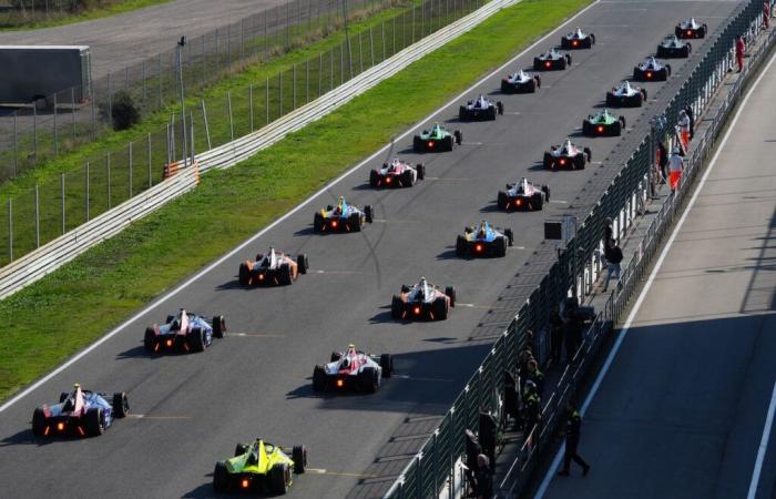 Fourteen pilots in a handkerchief in Jarama