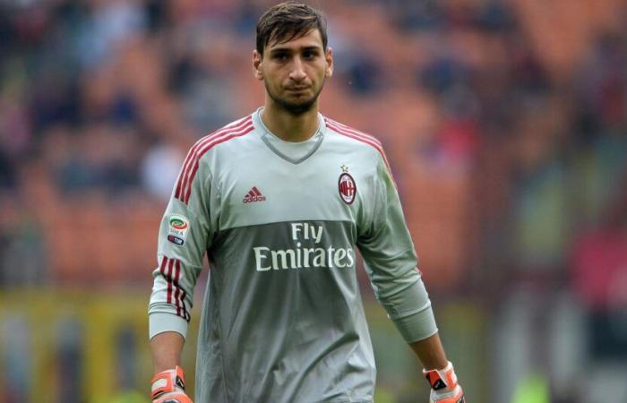 Donnarumma has a record stolen!