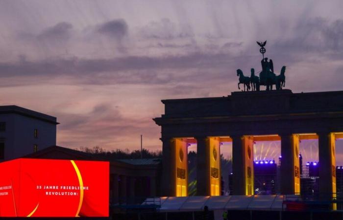 Germany in crisis commemorates a “happy day” (in pictures)