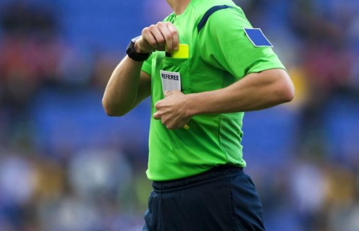 “I’m a football referee, this is how much I earn per month”