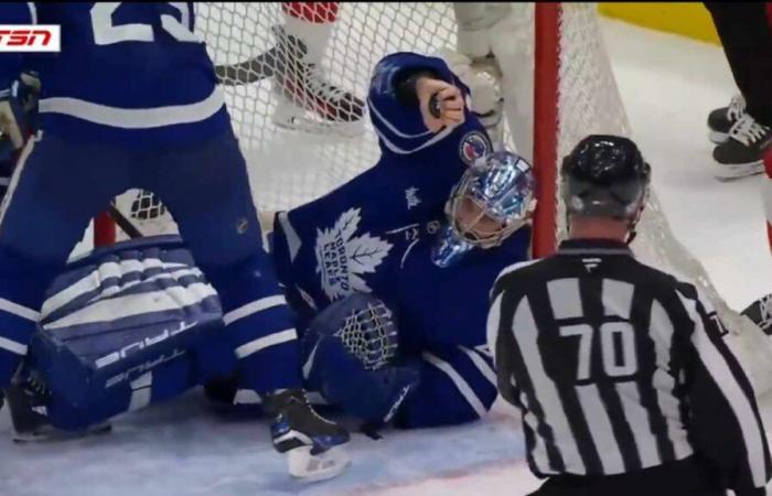 Anthony Stolarz makes a bare-handed save