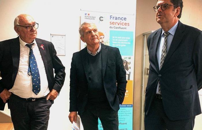 Sting. On the occasion of the open days, the sub-prefect visits France Services